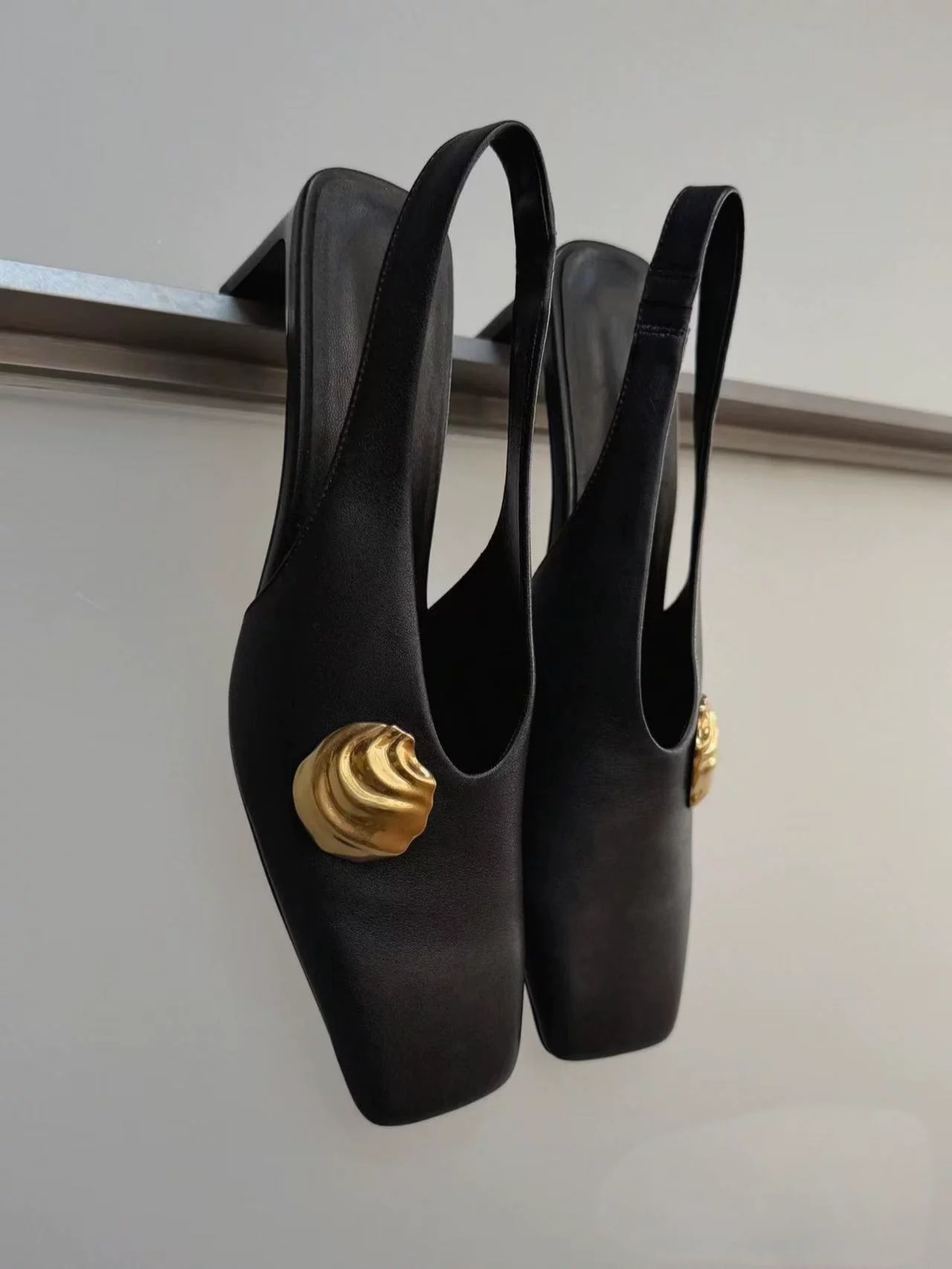 Women's Black Leather Gold She - Leather Classic Strap recension och pris